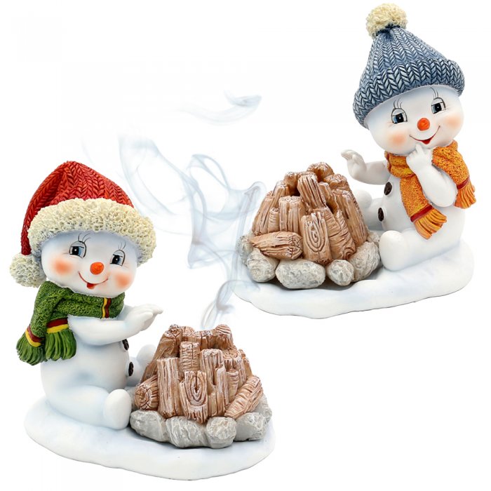 Schneekind am Lagerfeuer